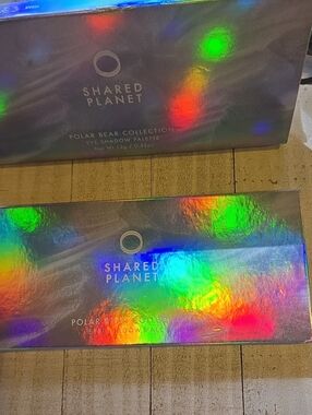 Shared Planet Polar Bear Collection Eyeshadow Palette - Iridescent Silver
